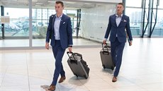 Slávisté Jaromír Zmrhal (vlevo) a Jiří Pavlenka při odletu ke 2. předkolu... Slávisté Jaromír Zmrhal (vlevo) a Jiří Pavlenka při odletu ke 2. předkolu...