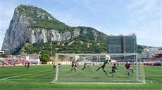Victoria Stadium je sice malý, ale nabízí i takový výhled. Na snímku jsou v... Victoria Stadium je sice malý, ale nabízí i takový výhled. Na snímku jsou v...