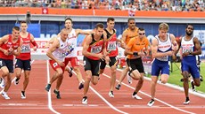 Momentka ze štafety čtvrtkařů na ME v Amsterdamu: zcela vlevo předává Pavel... Momentka ze štafety čtvrtkařů na ME v Amsterdamu: zcela vlevo předává Pavel...