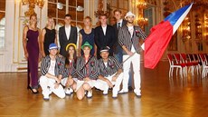 ÚSMĚV, PROSÍM! Momentka ze slavnostního večera na Pražském hradě, kde se... ÚSMĚV, PROSÍM! Momentka ze slavnostního večera na Pražském hradě, kde se...