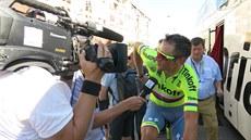 Roman Kreuziger se vyjídí po 11. etap Tour de France a zárove poskytuje...