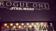 Debatu s tvrci a herci filmu Rogue One: Star Wars Story vedla britská hereka...