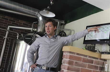 Adam korpík má díky webovému rozhraní pístup k radeínskému pivovaru...
