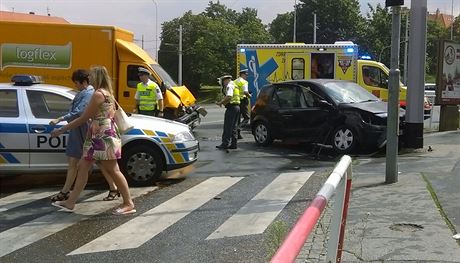 na Pankráci se stetlo auto s dodávkou (25.7.2016).