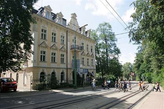 Nové klubovny, naunou stezku v korunách strom, model slunení soustavy. To...