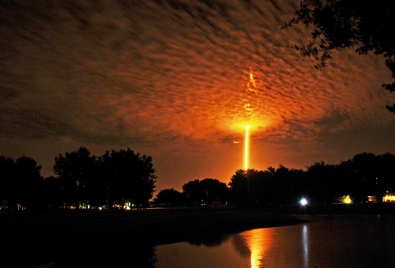 VESMÍRNÝ SOKOL. Raketa Falcon 9 startuje z mysu Canaveral na Florid. Zaízení...