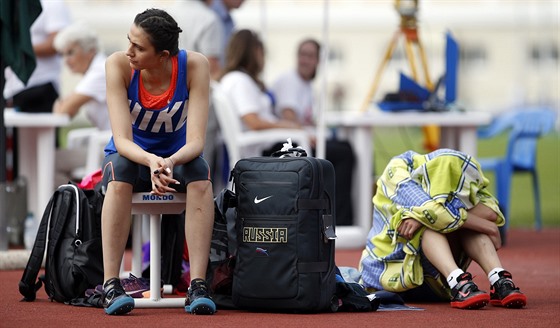 Ruské výkaky Maria Kuinová (vlevo) a Natalia Aksjonovová zejm mohou, stejn jako jejich dalí krajané, na start na letoním MS zapomenout.