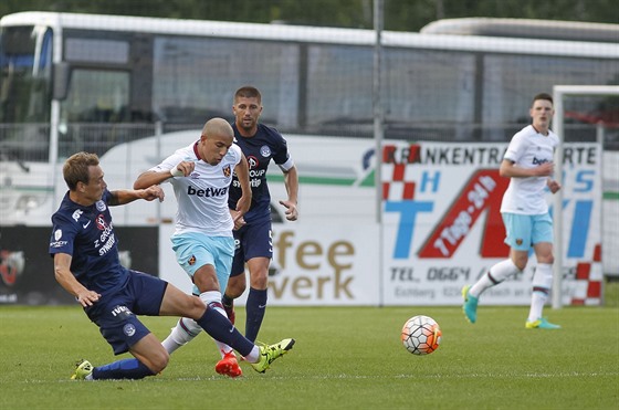 Momentka z pípravného utkání Slovácka proti anglickému West Hamu United.