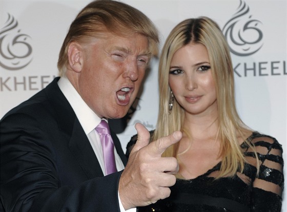 Donald Trump a jeho dcera Ivanka Trumpová (Los Angeles, 23. srpna 2008)