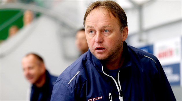 Pavel Patera na kladenské střídačce Pavel Patera na kladenské střídačce