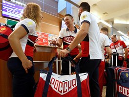 lenové ruského olympijského týmu pi odbavení ped odletem na olympiádu do Ria.