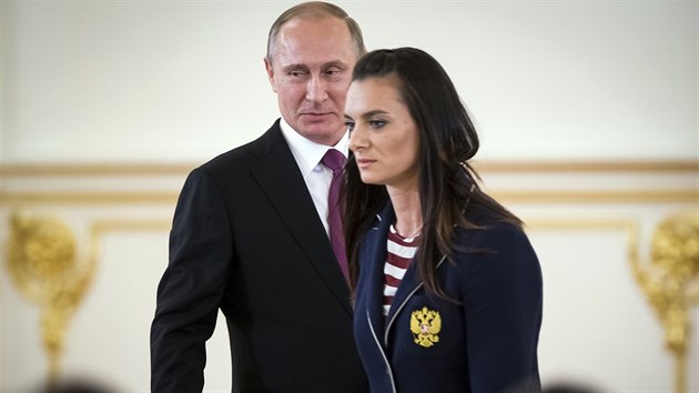 Rusk prezident Vladimir Putin a tykaka Jelena Isinbajevov.