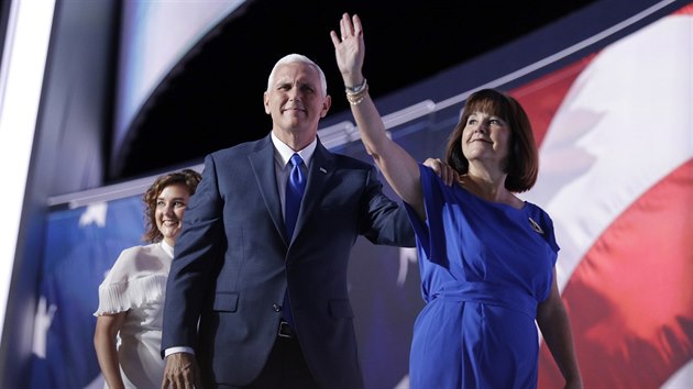 Kandidt na viceprezidenta Mike Pence bhem tetho dne sjezdu republikn v americkm Clevelandu (20. ervence 2016)
