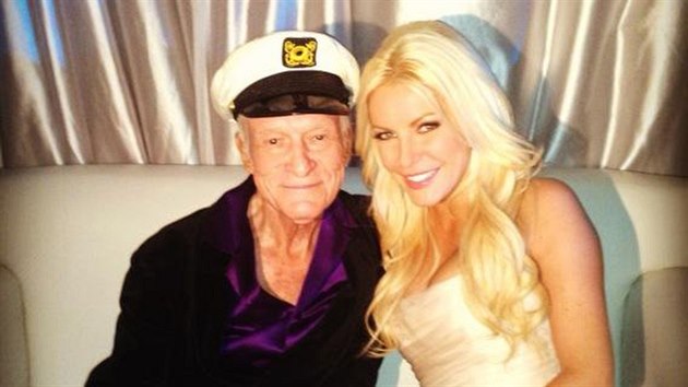 Crystal Hefnerov s manelem