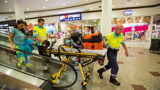 Zchrani opout obchodn centrum na praskm Smchov.