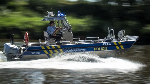 Nov policejn lun jezd mezi Budjovicemi, Hlubokou a Tnem nad Vltavou.