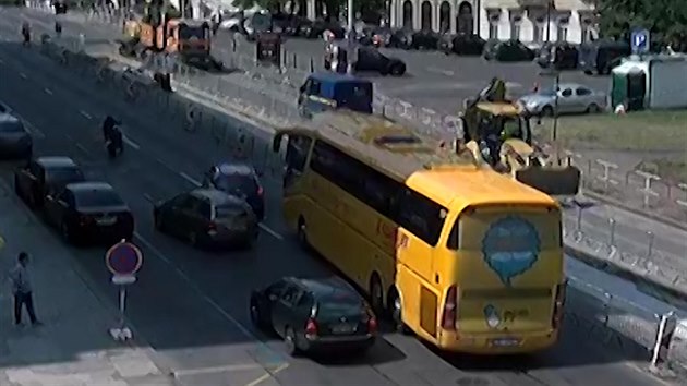 U tak ucpanou magistrlu u Vclavskho nmst zkomplikovala nehoda dvou aut (22.7.2016).