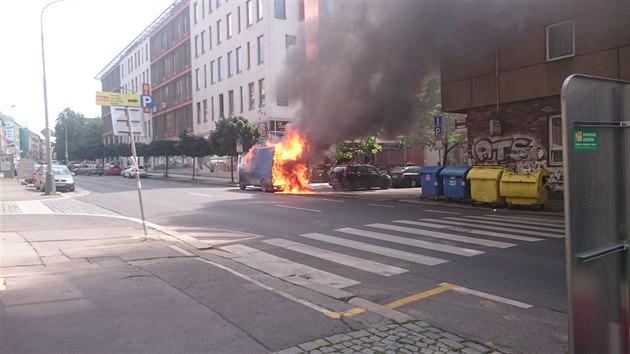 Po vbuchu pneumatiky na ikov zaala hoet dodvka (22.7.2016).