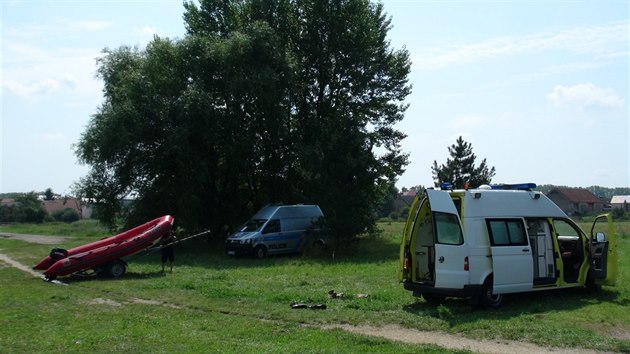 V Libici nad Cidlinou se utopil Moldvec, potpi po nm ptrali dva dny (25.7.2016).