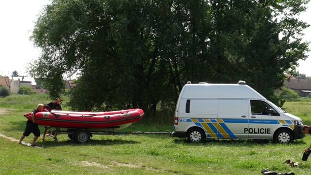 V Libici nad Cidlinou se utopil Moldvec, potpi po nm ptrali dva dny (25.7.2016).