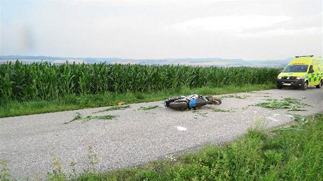 Motocyklista havaroval mezi Velkmi Petrovicemi a Marovem na Nchodsku (26.7.2016).