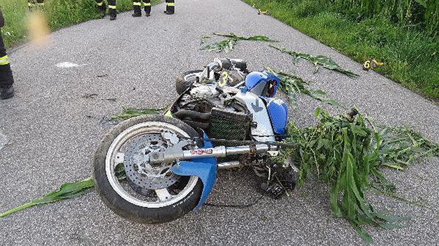 Motocyklista havaroval mezi Velkmi Petrovicemi a Marovem na Nchodsku (26.7.2016).