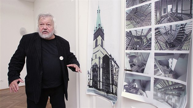 Architekt Martin Rajni s nvrhem schodiov ve na kostele Nanebevzet Panny Marie v st nad Labem.