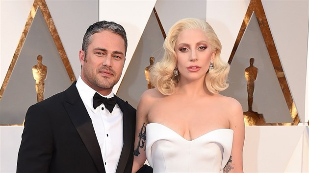 Taylor Kinney a Lady Gaga (Los Angeles, 28. nora 2016)