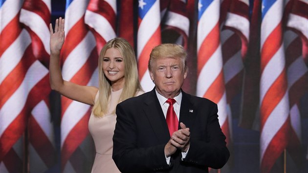 Ivanka Trumpov a jej otec Donald Trump (Cleveland, 21. ervence 2016)