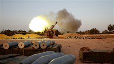 Libyjské jednotky bojující za vládu podporovanou OSN nedaleko Syrty, hlavní... Libyjské jednotky bojující za vládu podporovanou OSN nedaleko Syrty, hlavní...