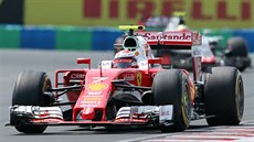 Fin Kimi Raikkonen bojuje na Hungaroringu.