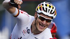 POSLEDNÍ FINIŠ. Boj o poslední triumf na letošním ročníku vyhrál Němec Andre... POSLEDNÍ FINIŠ. Boj o poslední triumf na letošním ročníku vyhrál Němec Andre...