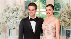 Miranda Kerrová a Evan Spiegel (2016) Miranda Kerrová a Evan Spiegel (2016)