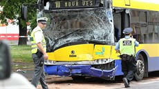 Při srážce trolejbusu s autobusem v Teplicích bylo zraněno 14 lidí (21.7.2016) Při srážce trolejbusu s autobusem v Teplicích bylo zraněno 14 lidí (21.7.2016)