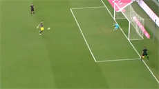 Brankář Partizani Tirana Alban Hodža kope penaltu v rozstřelu s Ferencvárosem Brankář Partizani Tirana Alban Hodža kope penaltu v rozstřelu s Ferencvárosem