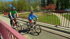 Cyklisté by mohli projet kolem Vltavy z Boršova až na Hlubokou. Stezka v... Cyklisté by mohli projet kolem Vltavy z Boršova až na Hlubokou. Stezka v...