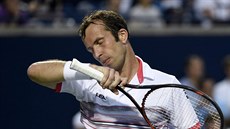 Radek Štěpánek během zápasu proti Novaku Djokovičovi na turnaji v Torontu. Radek Štěpánek během zápasu proti Novaku Djokovičovi na turnaji v Torontu.
