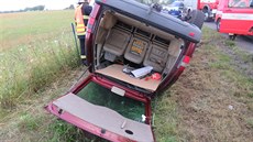 Cizinec nezvládl u obce Makotřasy řízení a otočil auto na střechu. Cizinec nezvládl u obce Makotřasy řízení a otočil auto na střechu.