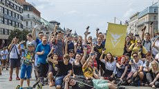 Hrái Pokémon Go se seli na praském Václavském námstí (23. ervence 2016)