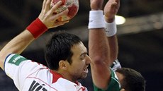 Jiří Vítek v českém reprezentačním dresu proniká maďarskou obranou. Jiří Vítek v českém reprezentačním dresu proniká maďarskou obranou.