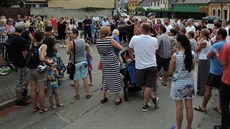 Jedna z demonstrací na podporu odvolané starostky Podolí. Jedna z demonstrací na podporu odvolané starostky Podolí.