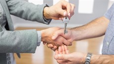 Než někomu pronajmete byt, prověřte si ho v centrální evidenci exekucí a v... Než někomu pronajmete byt, prověřte si ho v centrální evidenci exekucí a v...