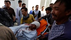 Pi útoku dvou sebevraedných atentátník v centru Kábulu bylo zabito nejmén...