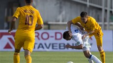 Momentka z předehrávky 1. kola první fotbalové ligy - zleva je Néstor Albiach... Momentka z předehrávky 1. kola první fotbalové ligy - zleva je Néstor Albiach...