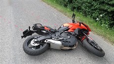 Motocyklista se lehce zranil ve Zlíči na Náchodsku (26.7.2016). Motocyklista se lehce zranil ve Zlíči na Náchodsku (26.7.2016).