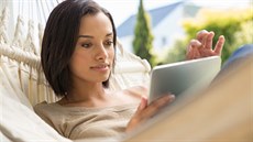 Tablet vám může zpříjemnit chvíle odpočinku i pomoci s prací. Tablet vám může zpříjemnit chvíle odpočinku i pomoci s prací.
