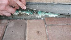 Nekvalitní zpracování detailu soklu Nekvalitní zpracování detailu soklu