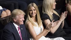 Donald Trump a jeho dcery Ivanka a Tiffany (Cleveland, 20. ervence 2016)