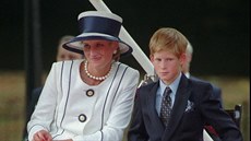 Princezna Diana a téměř 11letý princ Harry (Londýn, 19. srpna 1995) Princezna Diana a téměř 11letý princ Harry (Londýn, 19. srpna 1995)
