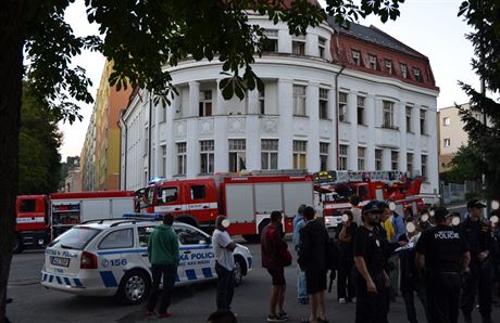 Sedmdesát sedm lidí evakuovali hasii z ubytovny v ulici Sadová v Jablonci nad...